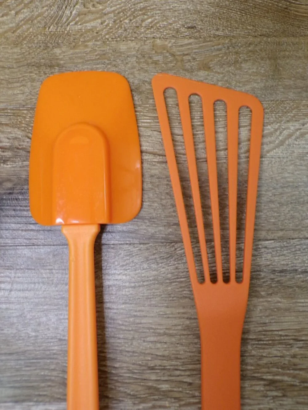 RACHAEL RAY Lot of 2 Orange/Tangerine Spatulas - Large Silicone Head & Slotted